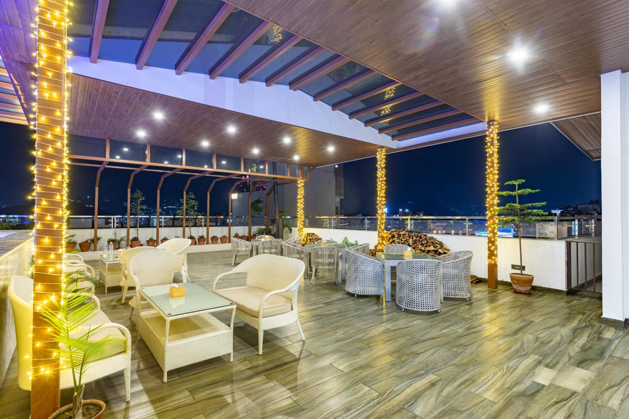 Hotel Lo Mustang كاتماندو المظهر الخارجي الصورة